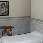 Hotel Le Petit Cosy Parigi